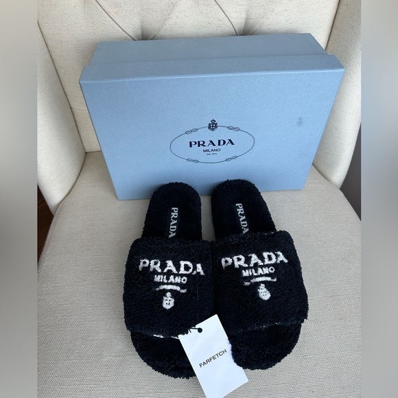 SOLD - BRAND NEW PRADA LOGO SLIPPERS SOLD OUT STYLE - Size 37 Black - Picture 3 of 8